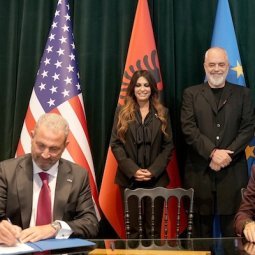 Géopolitique de l'énergie : l'Albanie s'ancre dans l'orbite du GNL américain