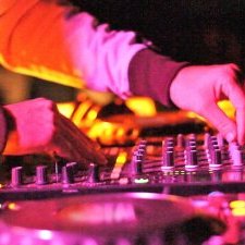 Mix • DJ Soumnakai vous offre sa meilleure playlist balkanique 2016 pour le réveillon