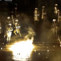 Grèce : le Parlement adopte un nouveau plan d'austérité malgré l'opposition de la rue