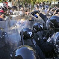 Kosovo : violents heurts devant le Parlement pendant la ratification de l'accord avec la Serbie 