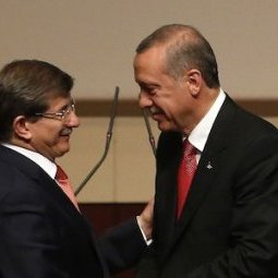Turquie : Recep Tayyip Erdoğan désigne le fidèle Ahmet Davutoğlu à sa succession 