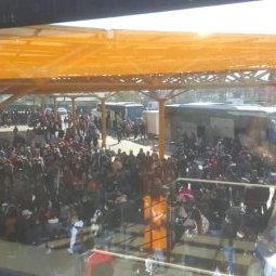 Roumanie : le départ des saisonniers pour l'Allemagne provoque une cohue à l'aéroport de Cluj