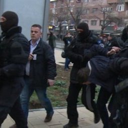 Serbie : le ministre pour le Kosovo arrêté à Mitrovica, Vučić accuse « les terroristes qui ont voulu s'emparer du Nord »