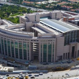 Médias et répression en Turquie : nouvelle audience dans le procès contre Cumhuriyet
