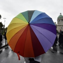 Diaporama | EuroPride en Serbie : une Marche des Fiertés haute en couleur