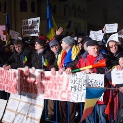 La Roumanie retient son souffle après le recul du gouvernement