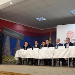  Kosovo : les représentants serbes lancent un ultimatum à Pristina