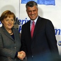 Crise au Kosovo : Angela Merkel apporte sa liste au Père Thaçi