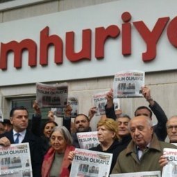 Médias en Turquie : la vieille garde kémaliste reprend le contrôle de Cumhuriyet