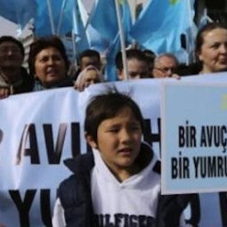 Crimée : la Turquie soutient ses « frères » tatars mais veut ménager la Russie