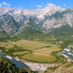 Albanie : menacé par les barrages, le « cœur bleu de l'Europe » dévoile ses premiers secrets