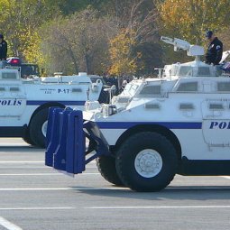Moldavie : en signe d'« amitié », Erdoğan offre des véhicules anti-émeutes