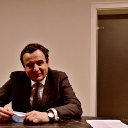 Albin Kurti : « Au Kosovo, nous allons en finir avec l'Ancien régime »