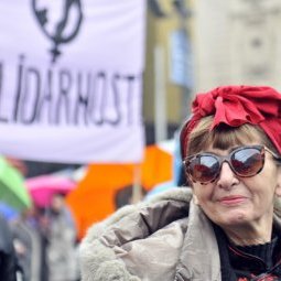 Serbie : les femmes en marche à Belgrade pour le 8 mars