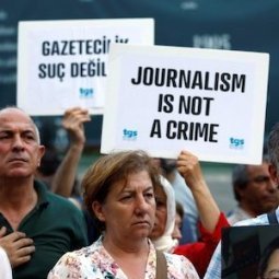 Turquie : le régime Erdoğan fait pression sur les médias kurdes
