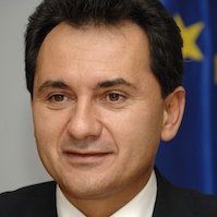 Pas de statut de candidat pour la Serbie : Božidar Đelić démissionne