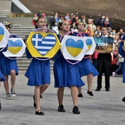 Un an de guerre en Ukraine (5/6) • Les Grecs de Marioupol rêvent encore de retour