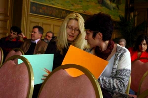 Nadège Ragaru et Nathalie Clayer durant l'assemblée générale (© Hervé Dez / Le Bar Floréal