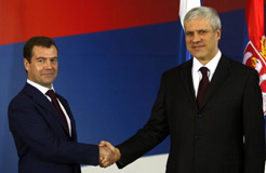 La Russie renouvelle son soutien à la Serbie