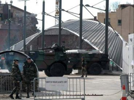 Les Serbes du Kosovo prennent d&rsquo;assaut le tribunal de Mitrovica