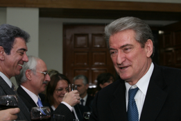 Albanie : une réforme de la Constitution sur mesure pour Sali Berisha