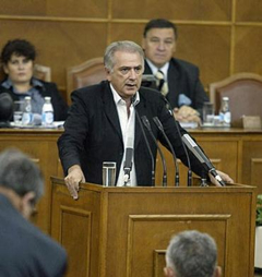 Les Serbes du Kosovo forment leur Parlement, sur fond de désaccords internes