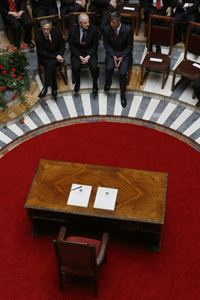 Le Kosovo adopte sa Constitution en musique, la partition s&rsquo;instaure sur le terrain
