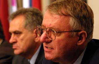 Serbie : Nikolić contre Šešelj et vice-versa