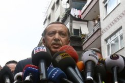 Recep Tayyip Erdoğan à Istanbulsur le lieu du double attentat(© Bulent Kilic/AFP)