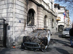 On a volé le drapeau qui flottait sur l’ambassade de Croatie à Belgrade