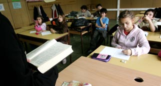 Macédoine : la Cour constitutionnelle suspend l’enseignement religieux à l’école