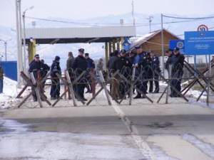 Fragile retour au calme dans les enclaves serbes du Kosovo