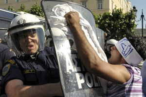 Grèce : heurts entre police et manifestants musulmans dans le centre d&rsquo;Athènes