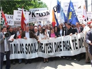 Kosovo : travailleurs sans droits, syndicats faibles et divisés