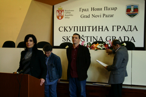 A la mairie de Novi Pazar, au pupitre : Ivana Milić