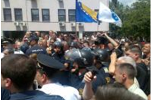 Bosnie : forte mobilisation contre les coupes budgétaires en Fédération