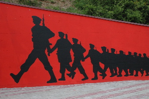 Ces vétérans qui n’ont jamais combattu : les « anciens combattants » de l’UÇK se multiplient au Kosovo