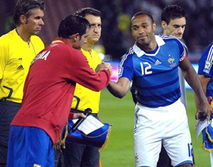 Coupe du monde 2010 : la Serbie touche au but, la Bosnie tient le choc, la Croatie explose mais reste en course