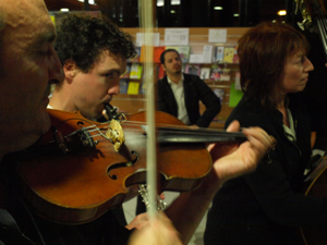 Après le concert, on continue... Après le concert, on continue...
