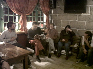 Café littéraire, de g. à dr. : Laurent Geslin, Velibor Čolić, Jean-Arnault Dérens, Mireille Robin et Aleks Wasieczko Café littéraire, de g. à dr. : Laurent Geslin, Velibor Čolić, Jean-Arnault Dérens, Mireille Robin et Aleks Wasieczko