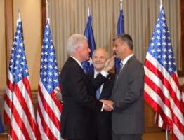 Kosovo : Bill Clinton inaugure sa propre statue à Pristina