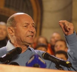 Roumanie : les sociaux-démocrates contestent la victoire du Président Băsescu