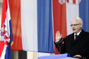 Croatie : Ivo Josipović officiellement investi, la Serbie boycotte la cérémonie
