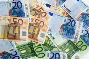 La Roumanie maintient son objectif de rejoindre la zone euro en 2015