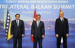 Diplomatie : rencontre au sommet entre la Bosnie, la Serbie et la Turquie à Istanbul