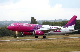 Transport aérien : la compagnie à bas coûts Wizz Air déploie ses activités en Roumanie