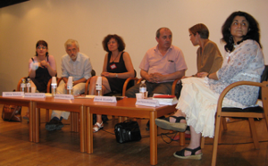 Table ronde sur la traduction avec (de gauche à droite) : Mira Meksi, Michel Volkovitch, Marie Vrinat-Nikolov, Besnik Mustafaj, Christine Chalhoub et Frosa Pejoska-Bouchereau Table ronde sur la traduction avec (de gauche à droite) : Mira Meksi, Michel Volkovitch, Marie Vrinat-Nikolov, Besnik Mustafaj, Christine Chalhoub et Frosa Pejoska-Bouchereau