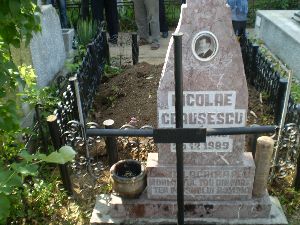 Roumanie : les corps des époux Ceauşescu exhumés à huis clos