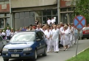 Kosovo : la double paie des fonctionnaires serbes va être supprimée