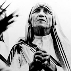 Centenaire de Mère Teresa : l&rsquo;Albanie en fait un peu trop